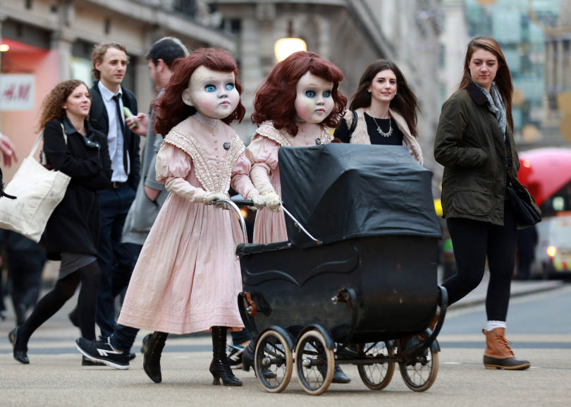 Two Eerie Dolls Spotted In Central London Scaring Commuters 3